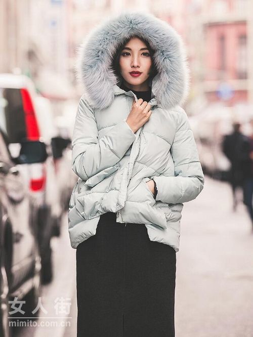 冬季穿出奢华感 毛领大衣显气质